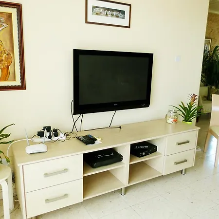 Domna Court شقة